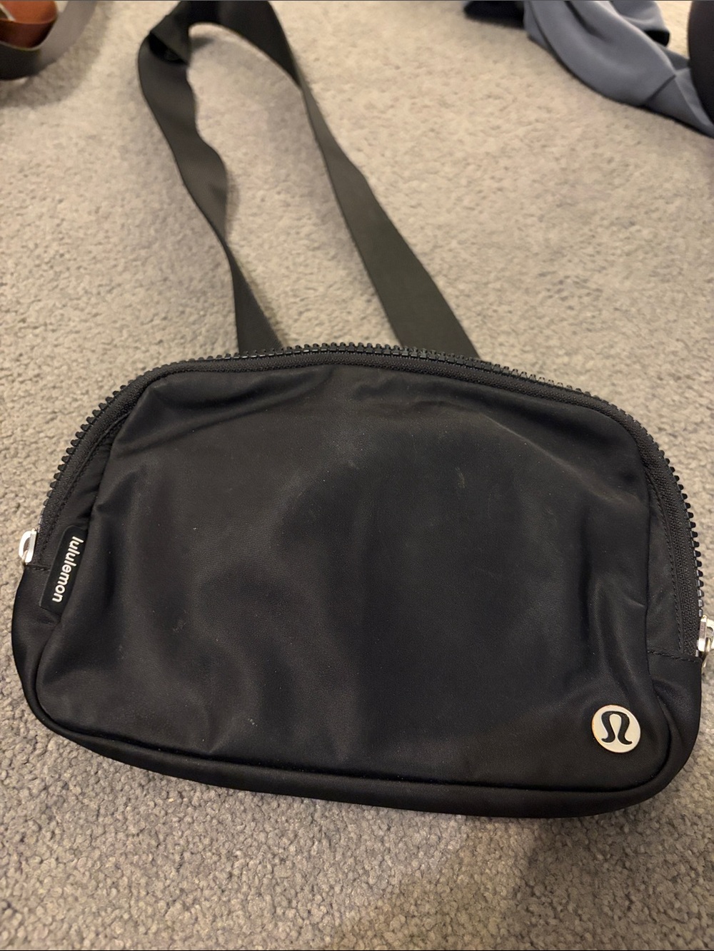Black lululemon bag